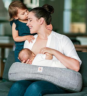 Review of Ergobaby Natural Curve Nursing Pillow
